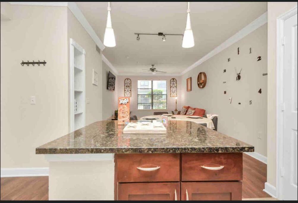 Luxury 1Bedroom/Pool View/ Galleria W/Study Desk Houston Buitenkant foto