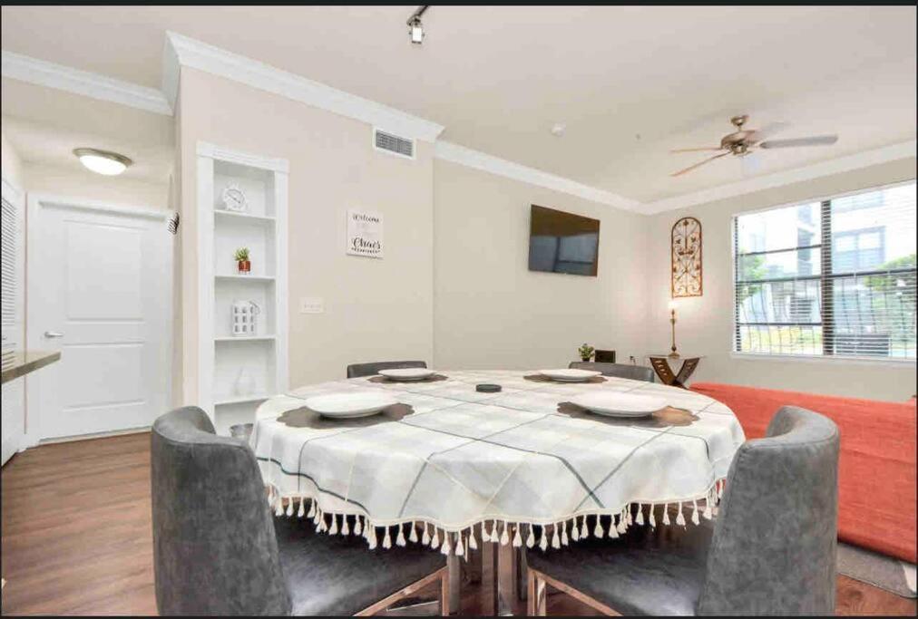 Luxury 1Bedroom/Pool View/ Galleria W/Study Desk Houston Buitenkant foto