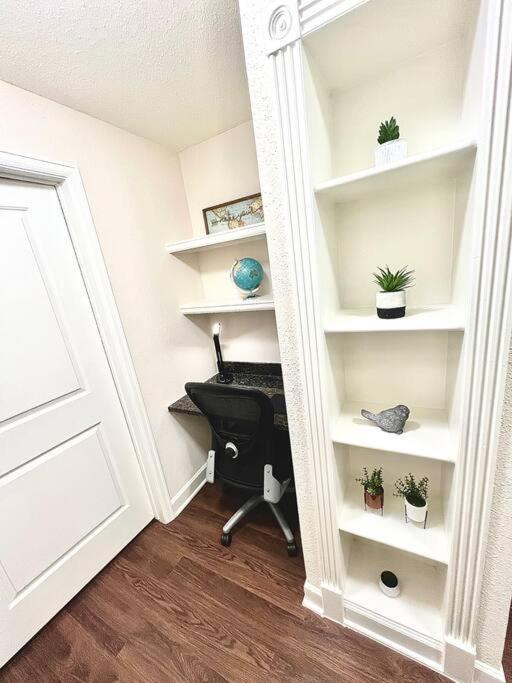 Luxury 1Bedroom/Pool View/ Galleria W/Study Desk Houston Buitenkant foto