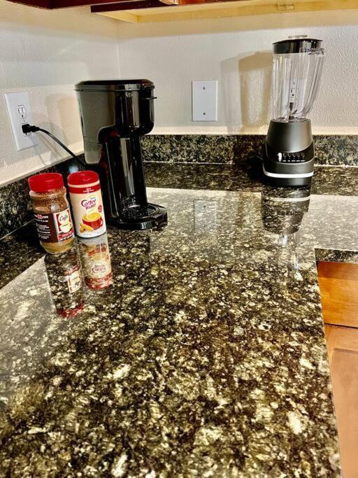 Luxury 1Bedroom/Pool View/ Galleria W/Study Desk Houston Buitenkant foto