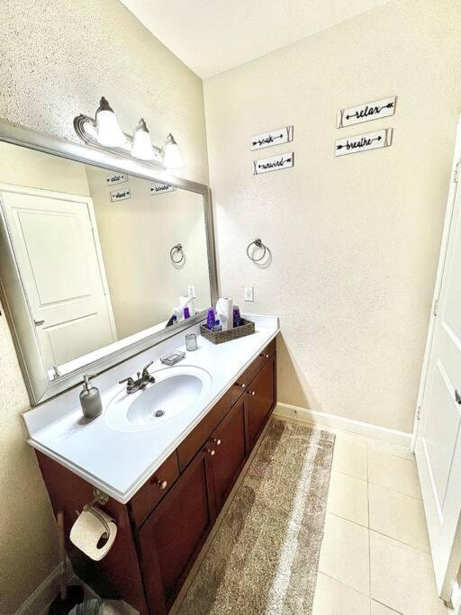 Luxury 1Bedroom/Pool View/ Galleria W/Study Desk Houston Buitenkant foto